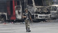 Nepal permanece tras dos días de revuelta bajo control militar en medio del caos, con fugas masivas y sin Gobierno