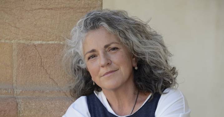 Inma Pelegrín, escritora española: “He querido contar que las personas somos capaces de lo mejor y lo peor”