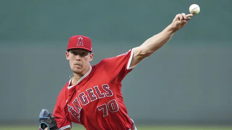 Mitch Farris brilla en su debut con los Angelinos ante Reales de Kansas City