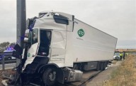 Cortado un carril de la A-66 al estrellarse un camión