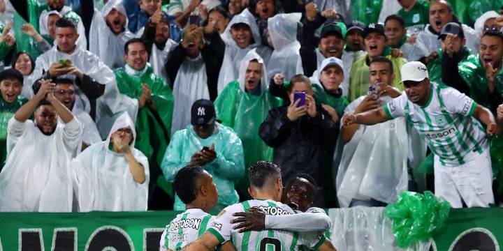 Álvaro Uribe compartió fotografía con figura de la selección Colombia y de Atlético Nacional: “Nos llena de orgullo”