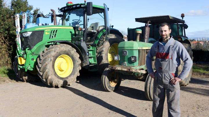 Un agricultor de Mugardos ante los destrozos del jabalí: « Arruináronme o ano»