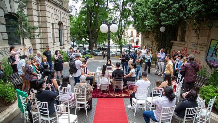 Traje claro, turno previo y varias parejas: Javkin adelantó detalles sobre su casamiento