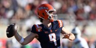 No. 9 Illinois rides 6-game win streak to its 1st top