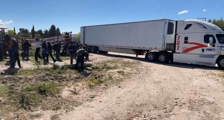 Abandonan tráiler con indocumentados en Santa Clara