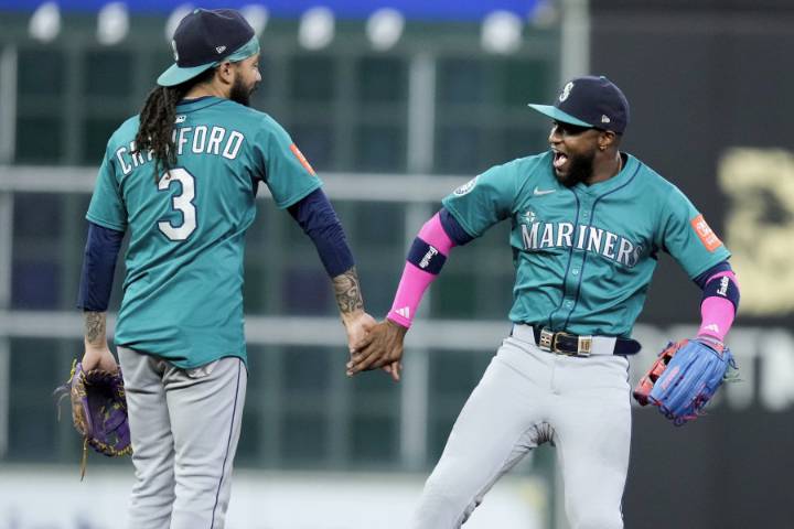 Mariners sweep Astros, close in on AL West title