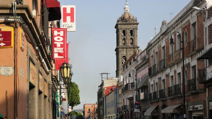 Familia sufre dramático secuestro virtual en hotel de Puebla; Fiscalía revela qué pasó
