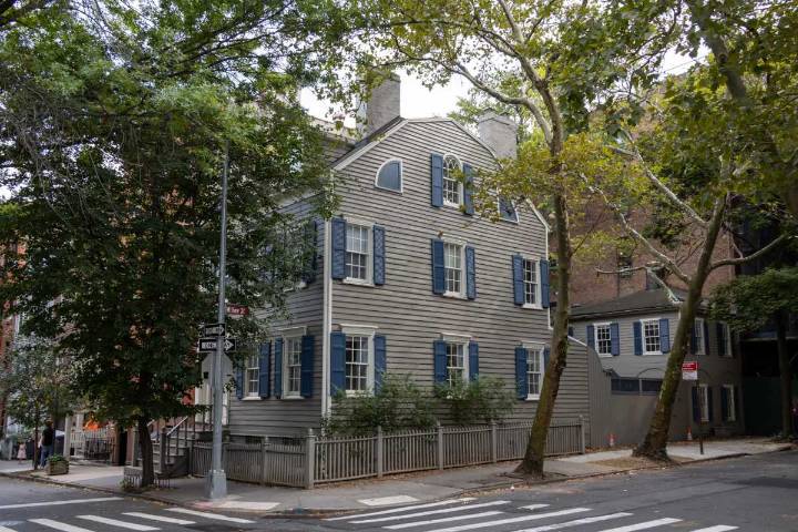 Gut job: Brooklyn Heights’ 1820s gem loses historic interior in $10M renovation • Brooklyn Paper