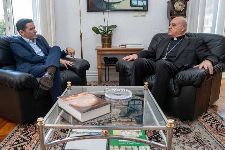 Delegado del Gobierno y obispo defienden el diálogo por Cantabria en su primera reunión