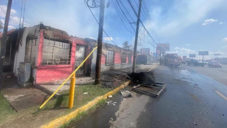 'Arde' casa abandonada en la Eréndira; bomberos controlan incendio