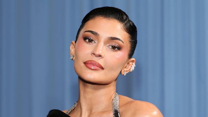 Kylie Jenner shares glimpse of natural curly hair after ditching wigs