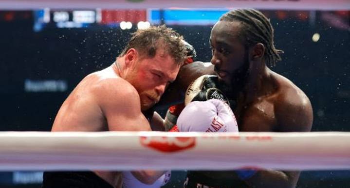 Crawford apaga fiesta mexicana y derrota a ‘Canelo’ Álvarez en Las Vegas