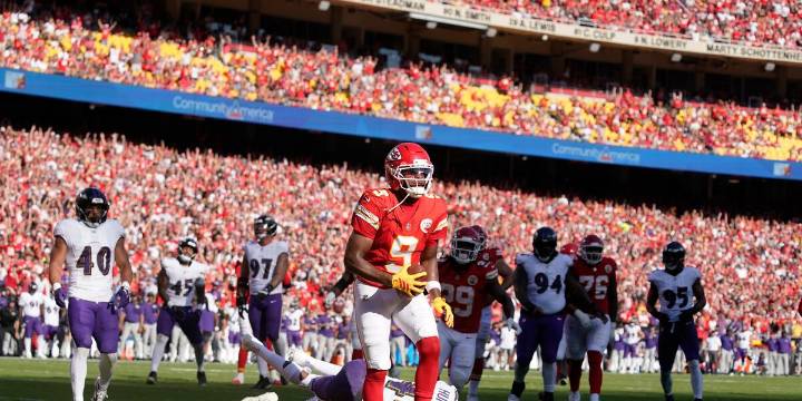 Mahomes shines for Chiefs, Jackson adds to Ravens’ injury woes as Kansas City rolls to victory