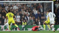 El Tottenham acepta el inesperado regalo de Luiz Junior
