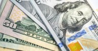 El dólar, al ritmo de los fantasmas, controles y las bandas de todo tipo