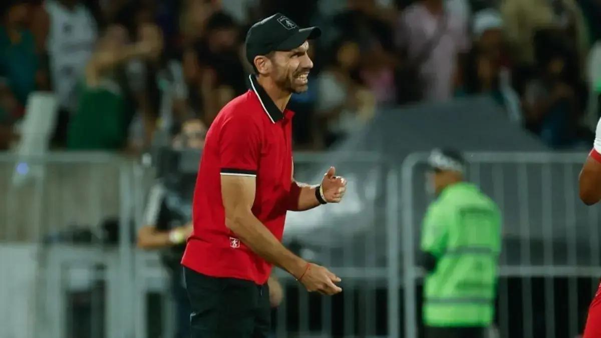 Gabriel Raimondi tendría las horas contadas en el banquillo del América de Cali: revelan el nombre de DT extranjero y campeón que lo reemplazaría