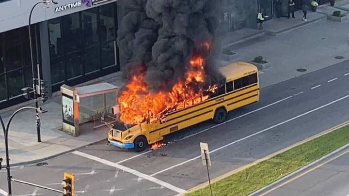 5 children and driver escape before electric school bus catches fire in Montreal