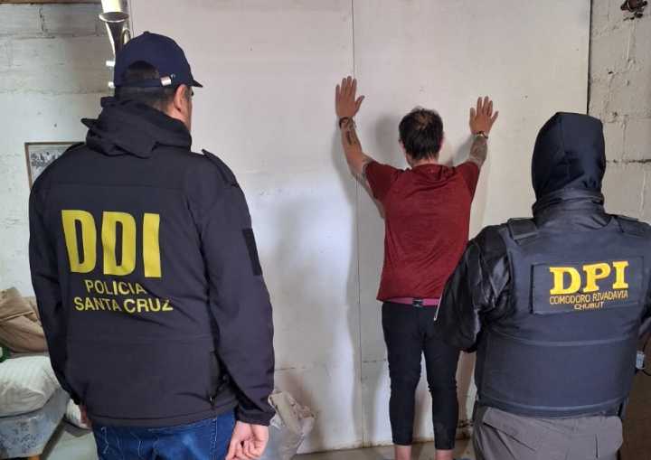 La DDI Caleta Olivia realizó allanamiento en Comodoro Rivadavia por una causa de estafa