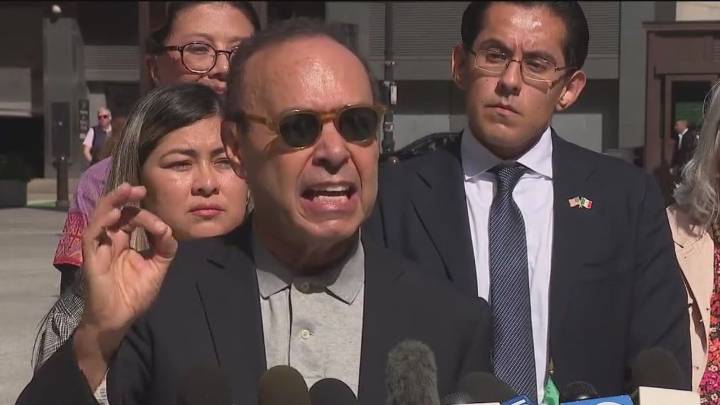 Chicago’s Mexican Independence Day festivities clouded by ICE, Guard concerns