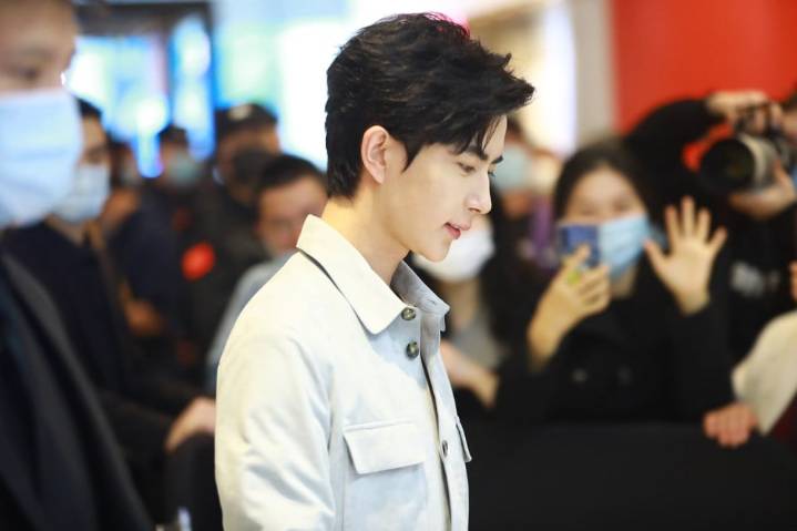 The Chinese Public Is Obsessing Over a Perceived Celebrity Cover