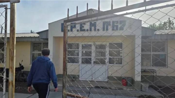 Un estudiante llevó una pistola al CPEM 67 de Centenario y causó pánico