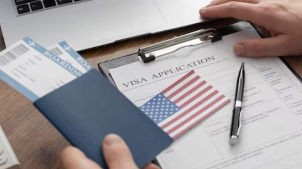 Indian Woman Asks If She Can Choose ‘Green Card Colleague’ Over ‘H-1B Husband’, Internet Calls It A ‘Fake Problem’