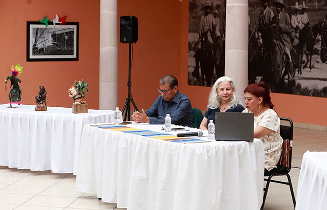 Abordan retos de la artesanía mexicana; dan expertos conversatorio