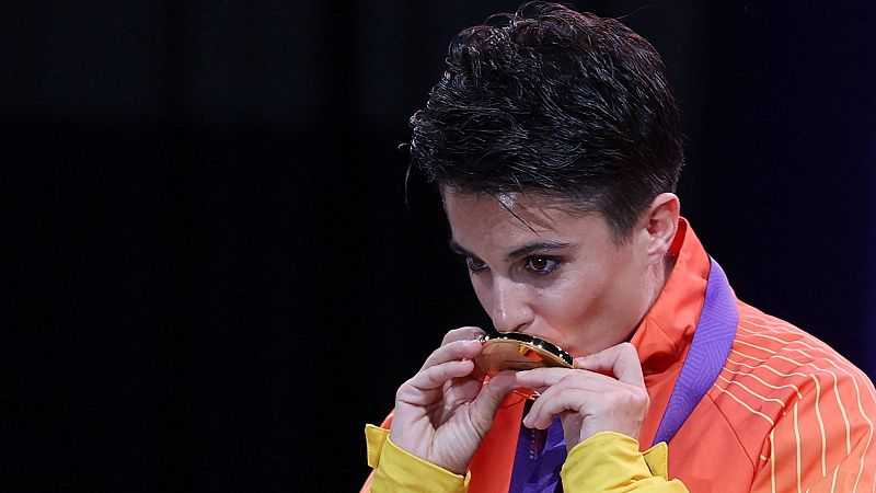María Pérez recibe el oro de los 20 km marcha del Mundial de Tokio