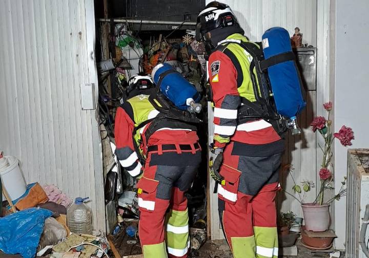 Recuperan el cadáver de un hombre entre kilos de basura en un garaje de Lanzarote
