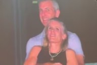 Échale la culpa a Coldplay. La mujer que fue pescada in fraganti con su amante en un concierto de la banda pidió el divorcio