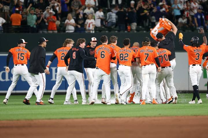 Deadspin | MLB roundup: O's break up Dodgers' no-hitter in 9th, rally for win