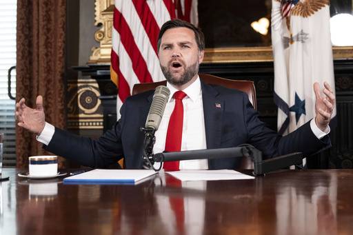 Vicepresidente de EEUU presenta el programa de radio del activista asesinado Charlie Kirk