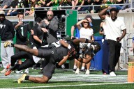 Deadspin | No. 6 Oregon crushes rival Oregon State ahead of Penn State showdown