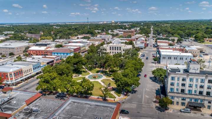 Applications now open for Fix-It Façade Grant Program