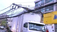 Camión arrasó con poste de luz y gran cantidad de cables en Providencia