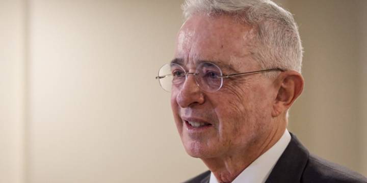 Álvaro Uribe propuso sistema de transporte masivo, al estilo Transmilenio, para nueva zona metropolitana de Antioquia