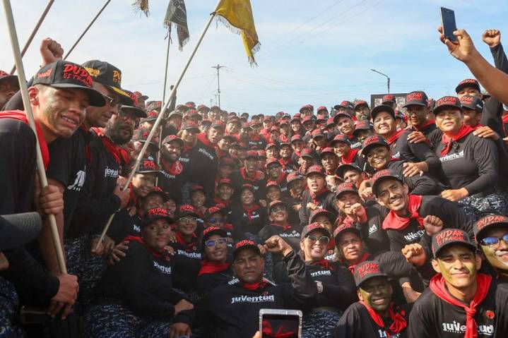 Cabello juramenta 1a cohorte de Entrenamiento de Resistencia