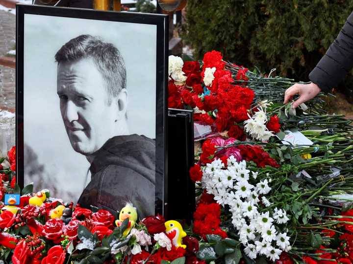 Alexey Navalny’s wife says lab tests show he was poisoned before death