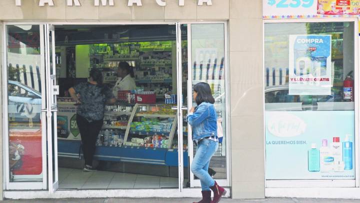Sheinbaum garantiza pago de deudas a farmacéuticas y pide cumplir con entregas