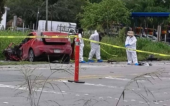 Muere mujer y hombre queda herido tras accidente en carretera Cadereyta