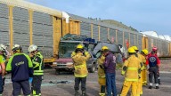 Video | Impactante choque de tren con un bus deja al menos 10 muertos: esto se sabe - Canal 1