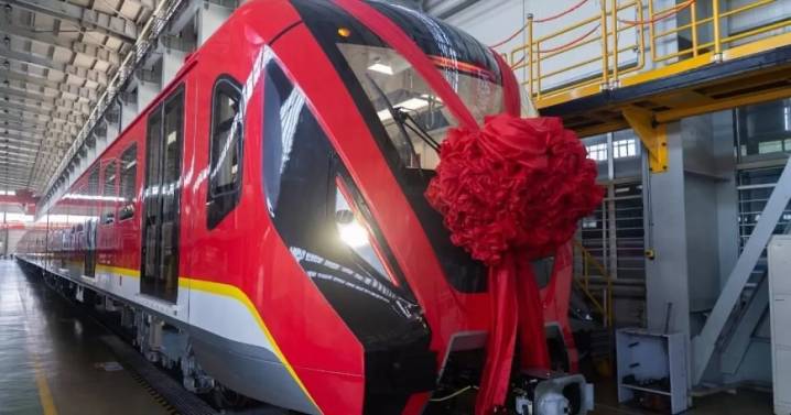 Primer tren de la Línea 1 del Metro de Bogotá llegó a Cartagena tras 30 días de viaje desde China