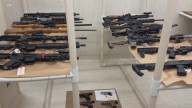 Arrestan a adolescente del estado de Washington por coleccionar armas e idolatrar a tiradores masivos