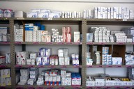 Alertan sobre riesgos de comprar medicamentos en redes sociales
