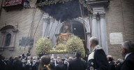 Las impresionantes imágenes de la salida de la Virgen de las Angustias de Granada 2025