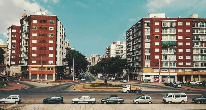 Economía de Uruguay crece en el segundo trimestre, pero pierde impulso