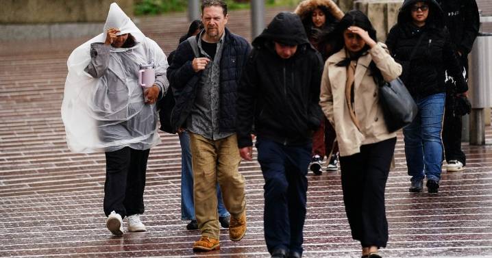 UK weather: Met Office warns Brits in 15 places to prepare 'emergency kit'