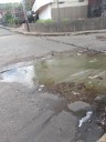 Denuncian persistente desborde de cloacas en la entrada de La Murallita
