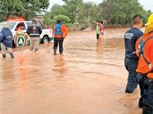 Desalojan a familias tras daños por Lorena; reportan inundaciones