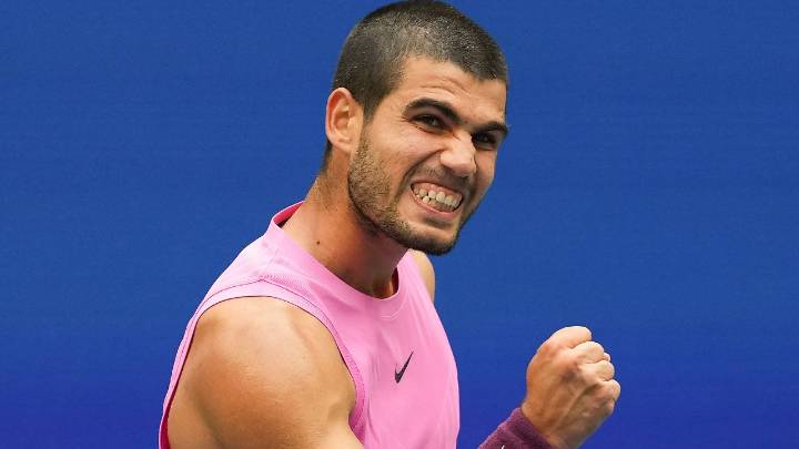 Carlos Alcaraz beats Novak Djokovic in US Open semifinal